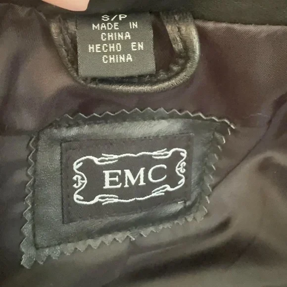 Sleek Black Leather Jacket for Women - Picture 3 of 3